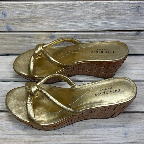 Kate Spade ♠️ Gold Leather Knot Rattan Bamboo Wedge Sandals Size 8M - Picture 7 of 12